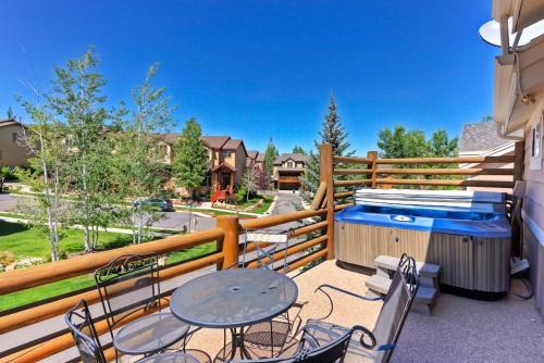 Mountain home with pool private hot tub fireplace & fitness center