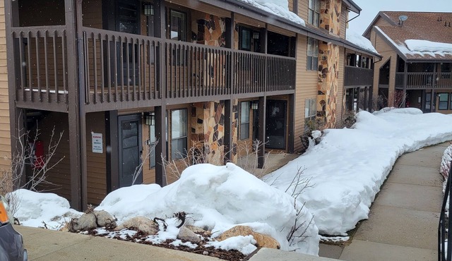 Mountain Valley Condo near Skiing and Mountain Biking