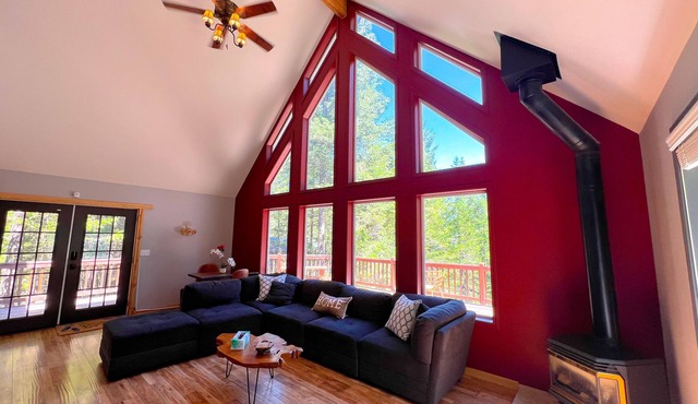 *Mountain View* Entire Upstairs CHALET, Kalispell, MT