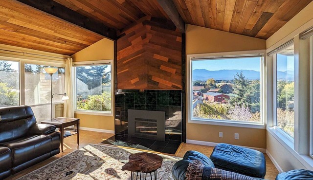 Mountaun Views, Fireplace, Near Downtown Sequim in Sequim