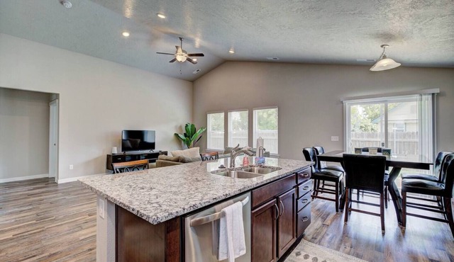 Nampa Family Home | King Bed | 5 TVs | Near Idaho Center | Room for Everyone