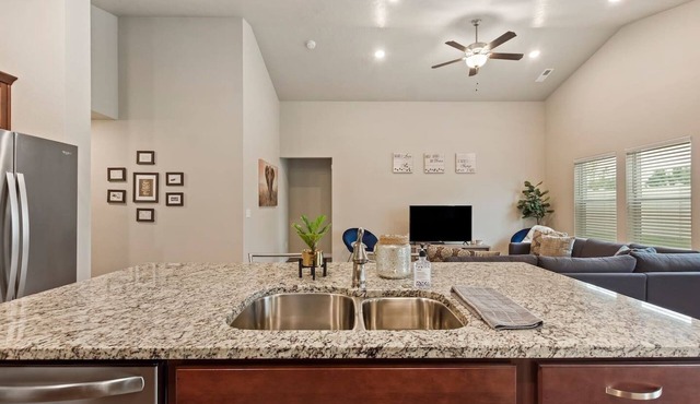 Nampa Family Home | King Bed | 4 Beds | Sleeps 9 | 1-Gig WiFi