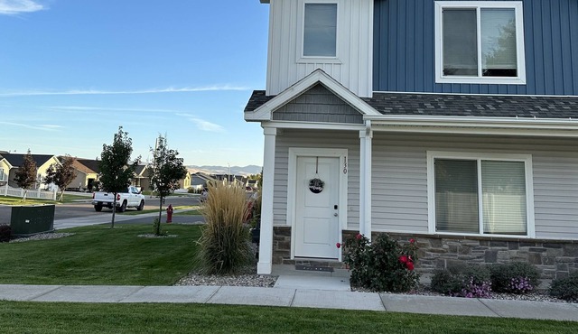 New 3 bedroom townhome with community park