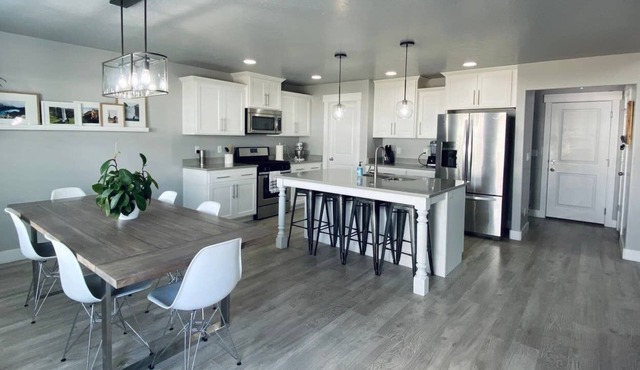 New Beautiful Saratoga Springs Home with Huge Yard in Saratoga Springs