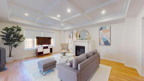 New Custom-built House Close to Rogers Stadium in Toronto