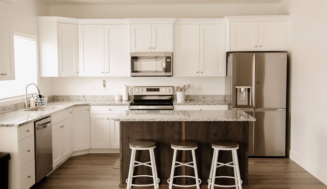 NEW Luxury Home, Garden City, Bear Lake, 15 Bed, IDEAL BEACH ACCESS