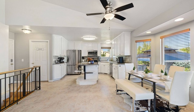 New Modern Suite with Hot Tub Salt Lake City Taylorsville in Salt Lake City