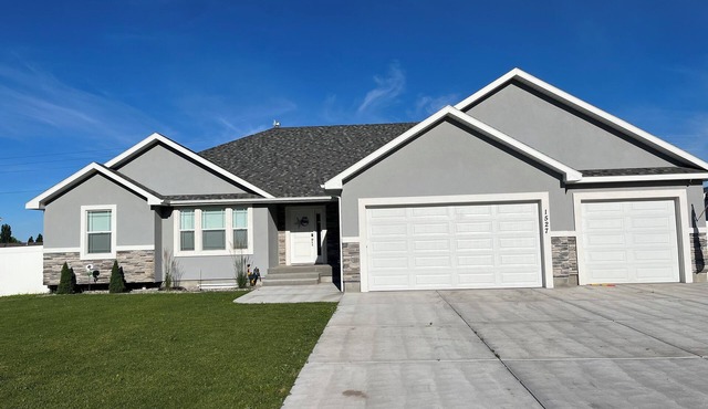 Newly finished basement perfect for a family getaway in the heart of IF.