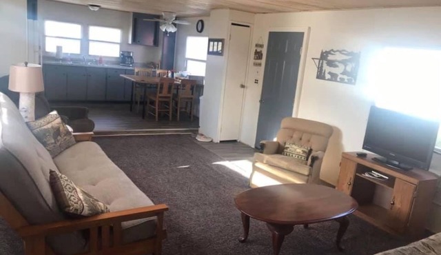 Newly Remodeled Family Friendly Hunting Lodge in Sheyenne