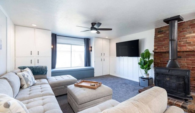 Newly Updated Modern Home Near Downtown & Airport!