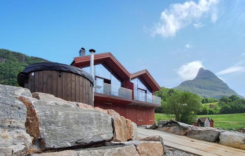 Nice Home In Straumgjerde in Riksem
