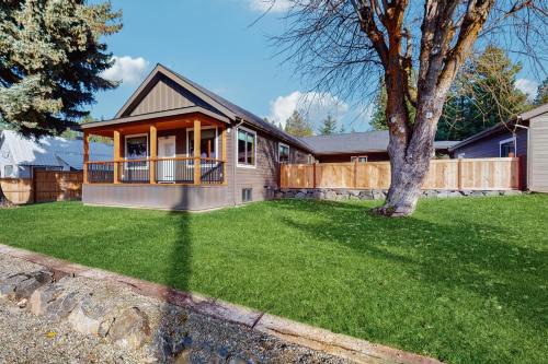 No. 3 Coal Mine Cabin & Studio in Ronald