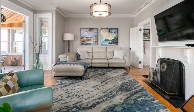 Oceanfront Luxury Property w/hot tub - The Oaks Seaside Retreat in Chester Basin