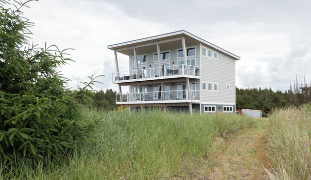 Oceanfront Splendor with a Touch of Luxury in Grayland