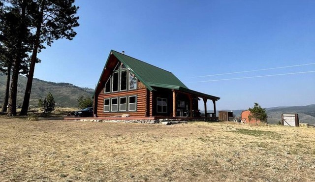 Off-Grid Luxury Cabin for Great Montana Weekend Getaways