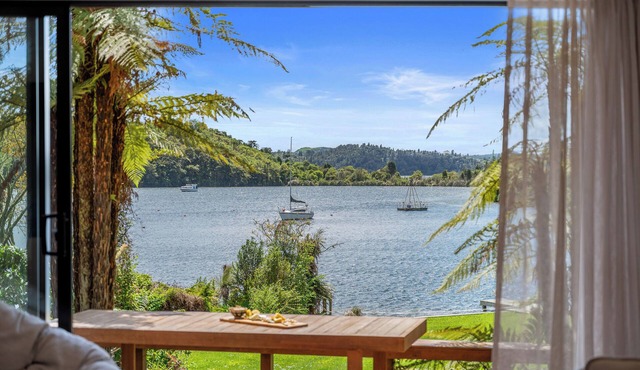 Okawa Bay Lakeside - Lake Rotoiti A-Frame in Rotorua