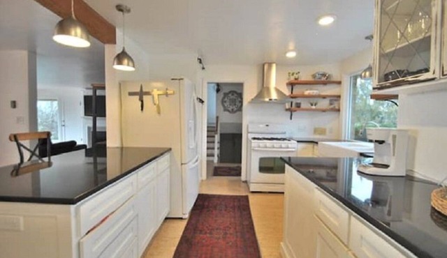 Old Main Terrace: Central Retreat in Logan Minutes From Utah State University