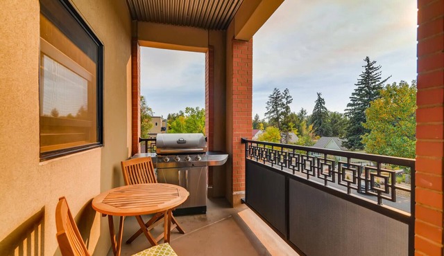 Old Town Loft Oasis With Amazing Rooftop Deck! in Fort Collins