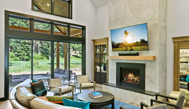 ​On 16th Fairway- 4 King Suites + Bunk Suite- Hot tub- Game Room- Dog Welcome