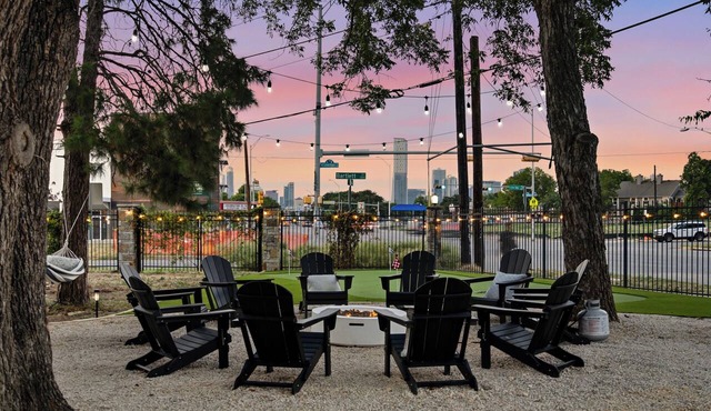 On SoCo Pool Table, Arcade + Theater Sleeps 16 in Austin