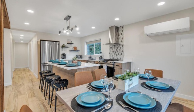 Pacific Northwest Retreat Duplex 3min from Seattle