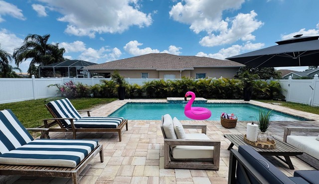 Paradise 4 Bedroom Heated Pool Home Near IMG Academy and Siesta Key Beach in Bradenton
