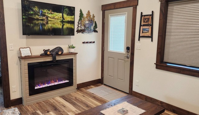 Parkside Cabins - Yellowstone vacation get-away. Newly built, very private.