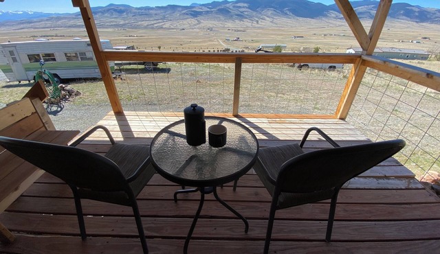 Peaceful apartment with WiFi in Whitetail Valley north of Whitehall.