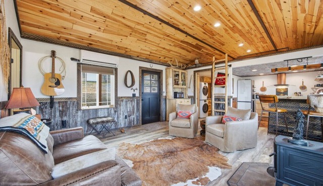 Peaceful Guest Cottage with amazing Bitterroot Moutain Views