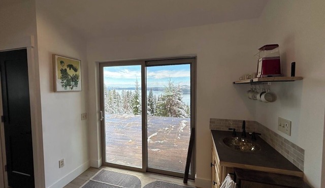 Peek-A-Lake GuestHouse. Lakeview on 30 Acres in Harrison
