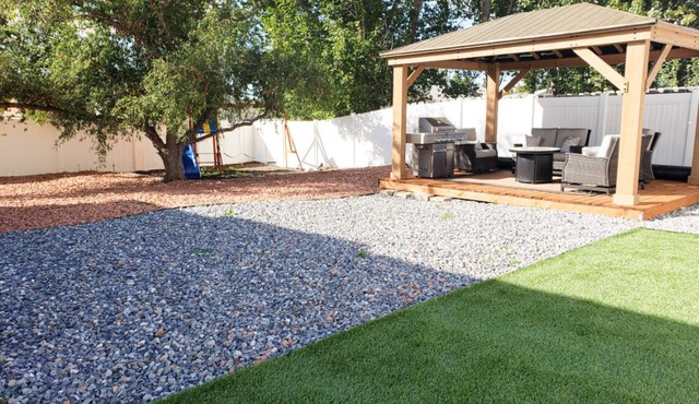 Perfect Location+4bd+Fully Fenced Yard+Gazebo+Hot Tub+Views!