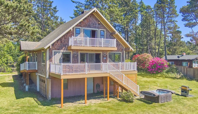 Pets OK, OCEAN VIEW, Beach Path, HOT TUB, Large Yard (FirstM) in Ocean Park