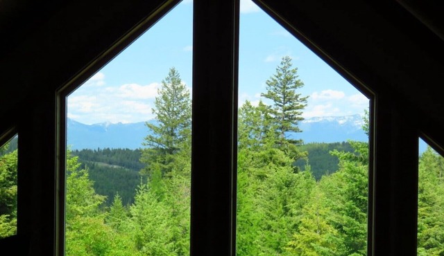 Pinecrest Cabin- a relaxing mountain cabin close to town in Lakeside
