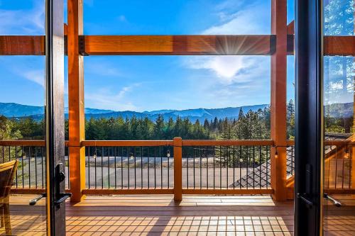 Pool Access: Cle Elum Mtn-View Cabin w/Game Room