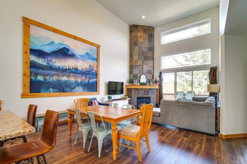 Pool & Hot Tub Access! Running Y Retreat w/Deck in Klamath Falls