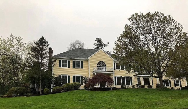Poolside Paradise: Luxe 5-Bedroom w/Peloton Gym in Wilton
