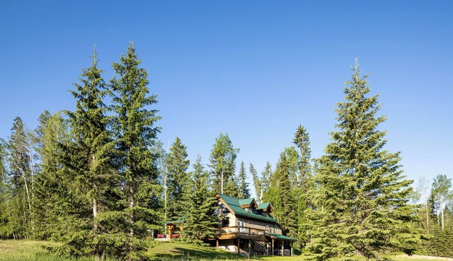 Post and Beam Country home on 40 Acres of land in the Blaeberry Valley, Golden. in Golden