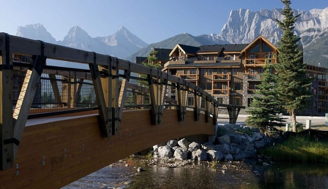 Premium penthouse in the heart of the Canadian Rockies! Walk to busy downtown. in Canmore