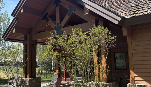 Private 2-Br Gimlet Home with Mountain View’s and River Access