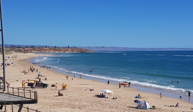 Private 2BR unit 4 beds free wifi & netflix & parks wine/beach in Noarlunga Downs