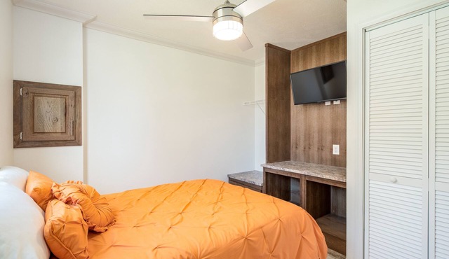 Private accommodations with breath taking views of Lake Roosevelt in Wilbur