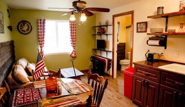 Private guest suite, separate entrance, w/kitchenette and patio in Post Falls