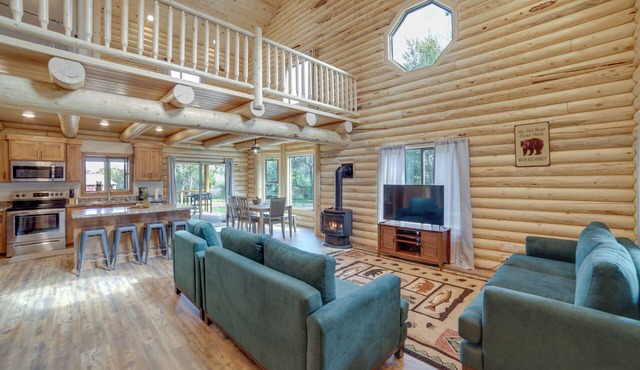 Private Riverside Cabin, Golf Across the Street