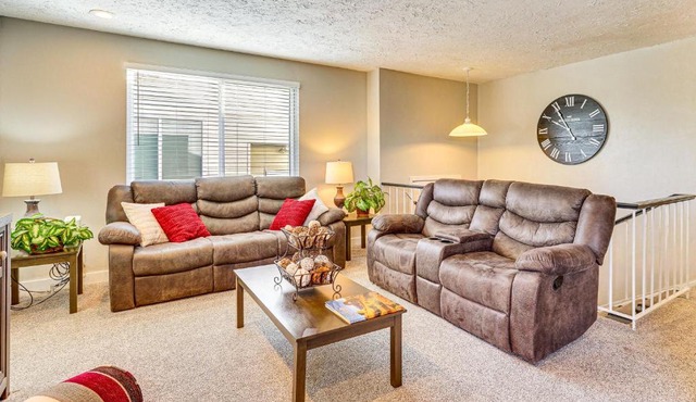 Private Yard & Basketball Hoop: Bright SLC Escape