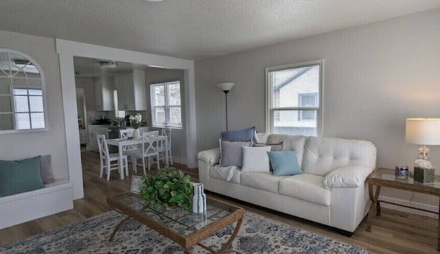Quaint Murray Home- 2 bed/1 bath 20 min to ski/hike or downtown. 5 min to IMC. in Murray