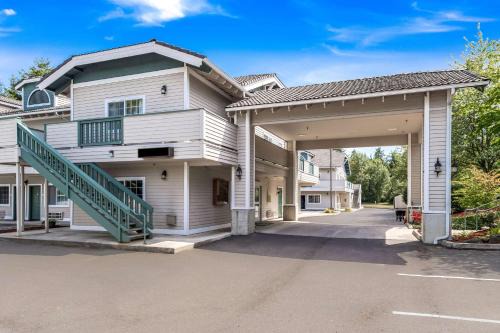 Quality Inn & Suites Bainbridge Island in Winslow
