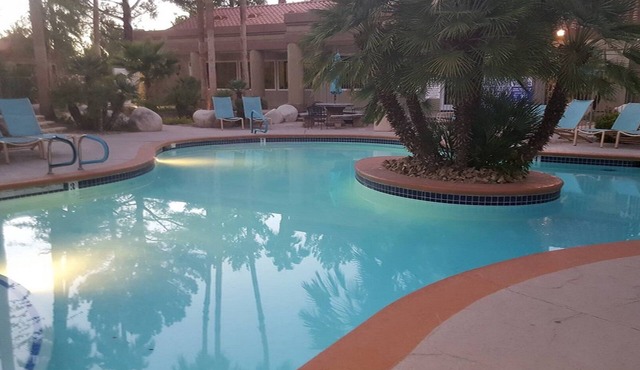 Quiet 2Bed/2Bath Las Vegas Condo located 4 miles from Strip in Las Vegas