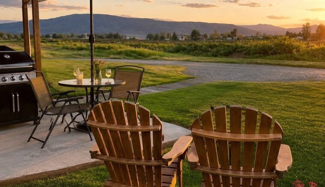 Quiet Farm Stay with Private Hot Tub, Open Skies, and Room to Breathe