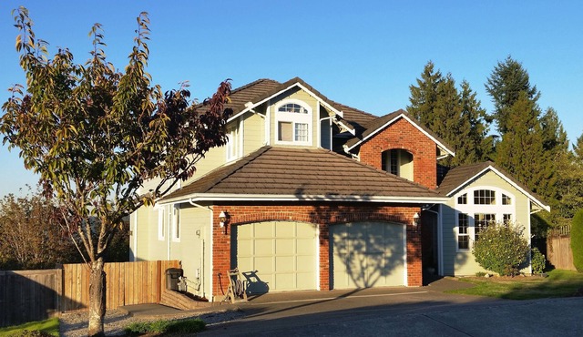 Quiet Nature Abounds at this Luxurious Apartment in Puyallup