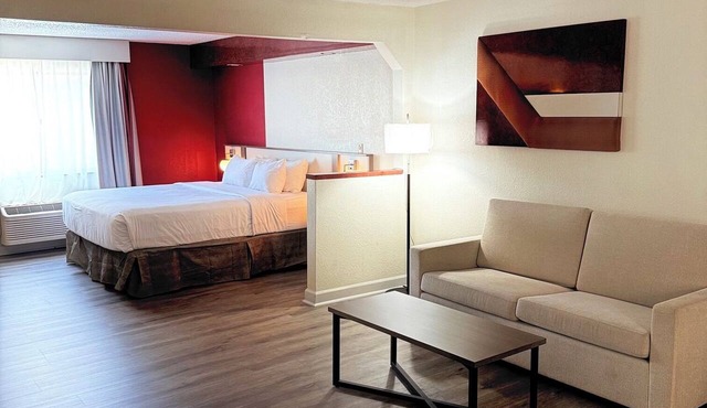 Ramada by Wyndham Glendale Heights/Lombard in Glendale Heights